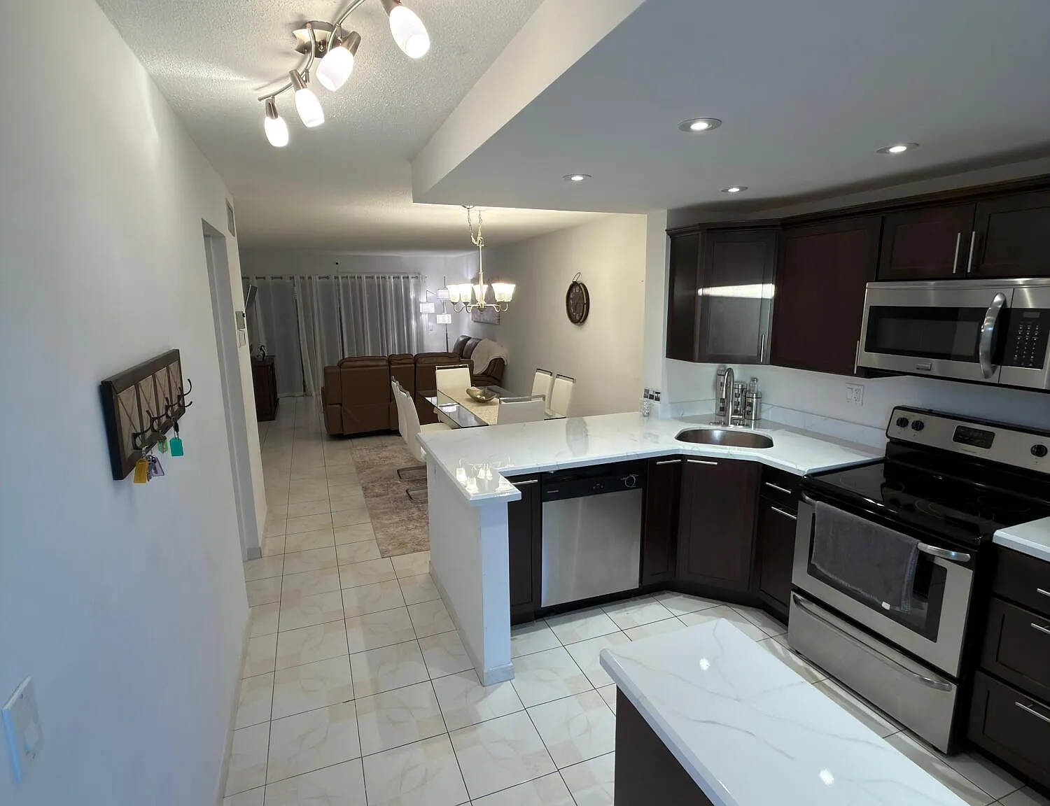 2 bed, 2.0 bath, 1050 sqft, $2,600 — Photo 2