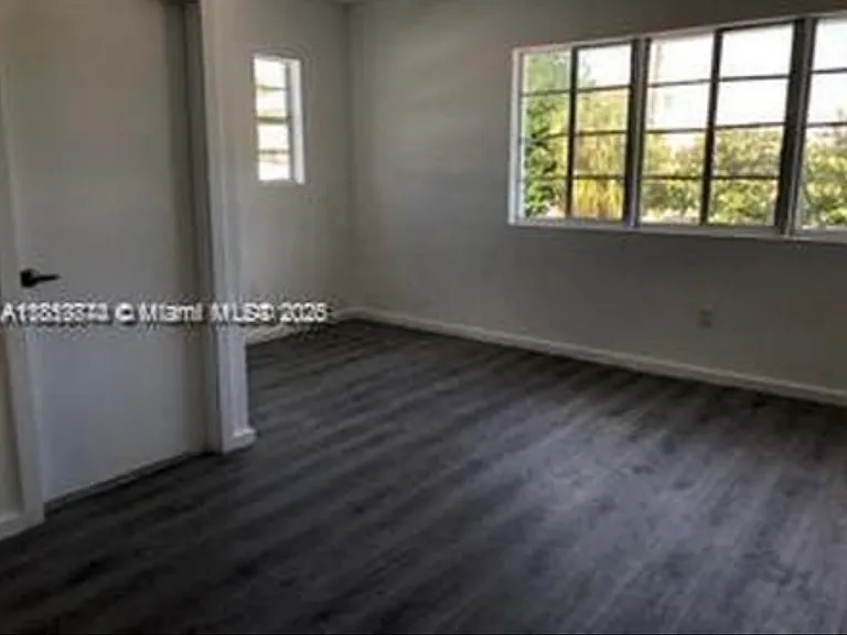 810 7th St #28 — Photo 4