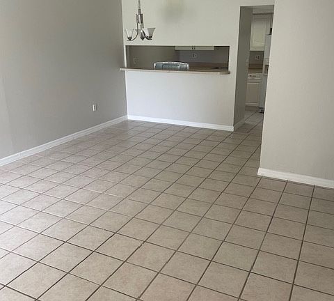 4th image of 1402 Amberwood Blvd
