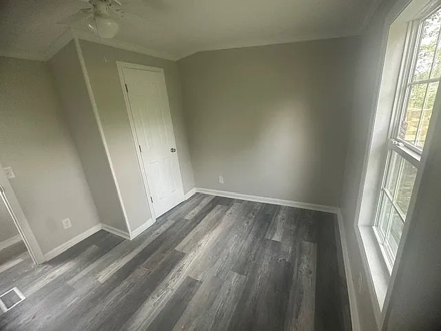 1410 Elias Ln — Photo 6