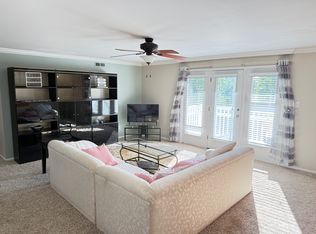964 Claytonbrook Dr APT 1C, Ballwin, MO 63011