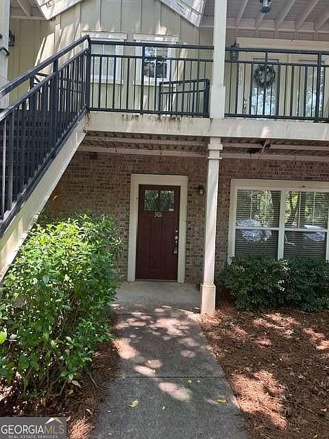 1st image of 490 Barnett Shoals Rd APT 301