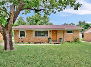 1114 N Lakeview Dr, Derby, KS 67037