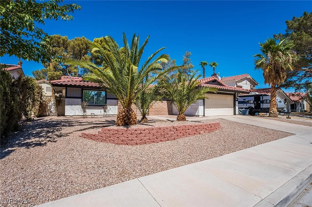 3 bed, 2.0 bath, 1640 sqft, $3,495 — Photo 1