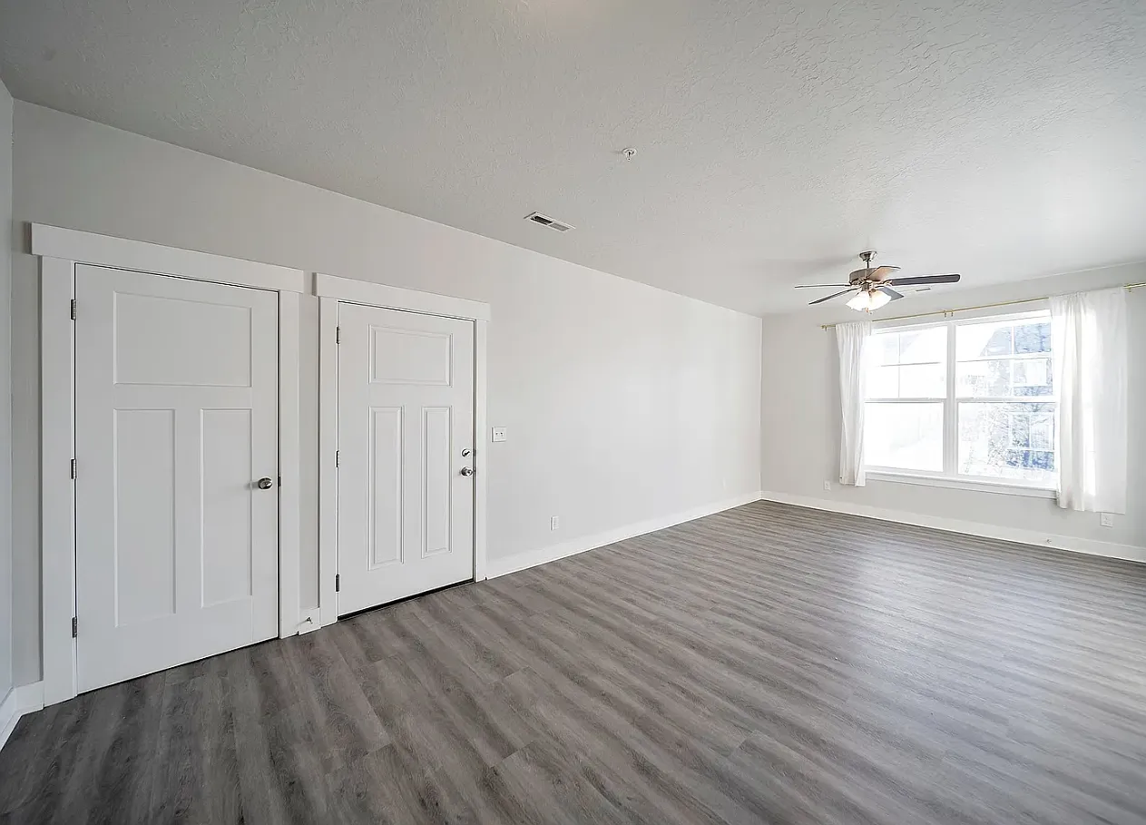 3 bed, 1272 sqft, $1,900 — Photo 4