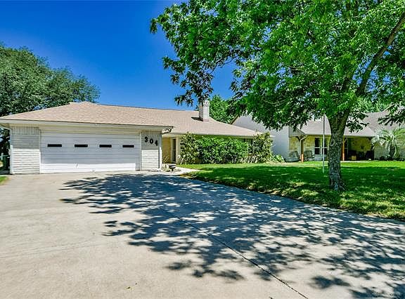 3rd image of 304 Bahama Ct