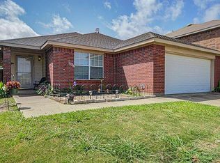901 Vicksburg Dr, Ennis, TX 75119