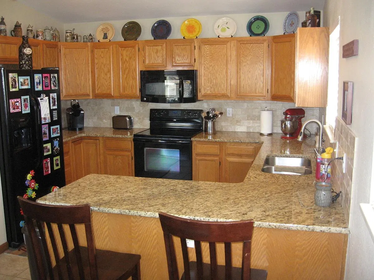 5 bed, 3021 sqft, $2,500 — Photo 3