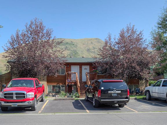 2nd image of 915 Smith Ln APT C