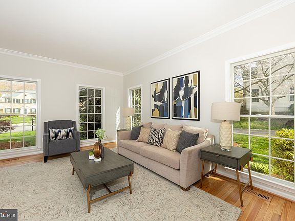 2nd image of 7906 Hollington Pl