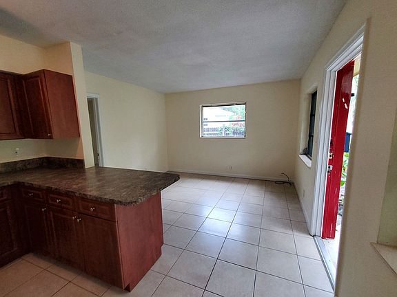 4th image of 1117-1121 Waverly Rd #1117