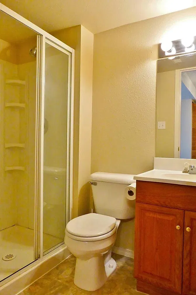 3 bed, 2.5 bath, 1930 sqft, $2,141 — Photo 4