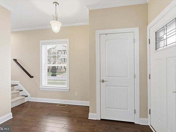 4th image of 664 Richmond Dr
