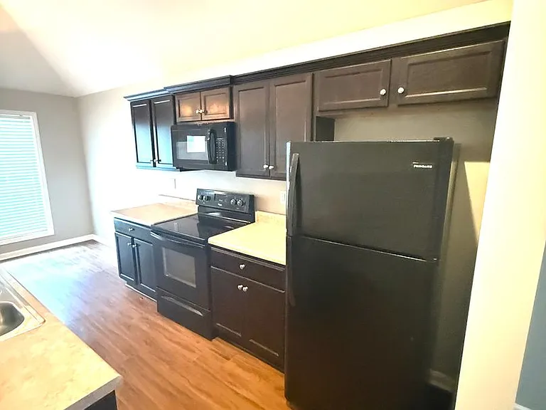 6320 Burbank Crossing Loop — Photo 4