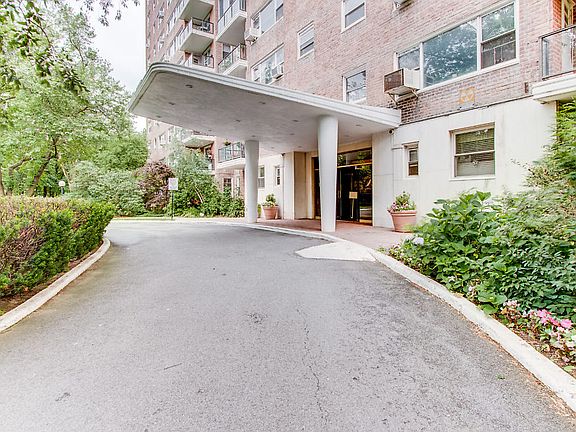 4th image of 750 Kappock St APT 910