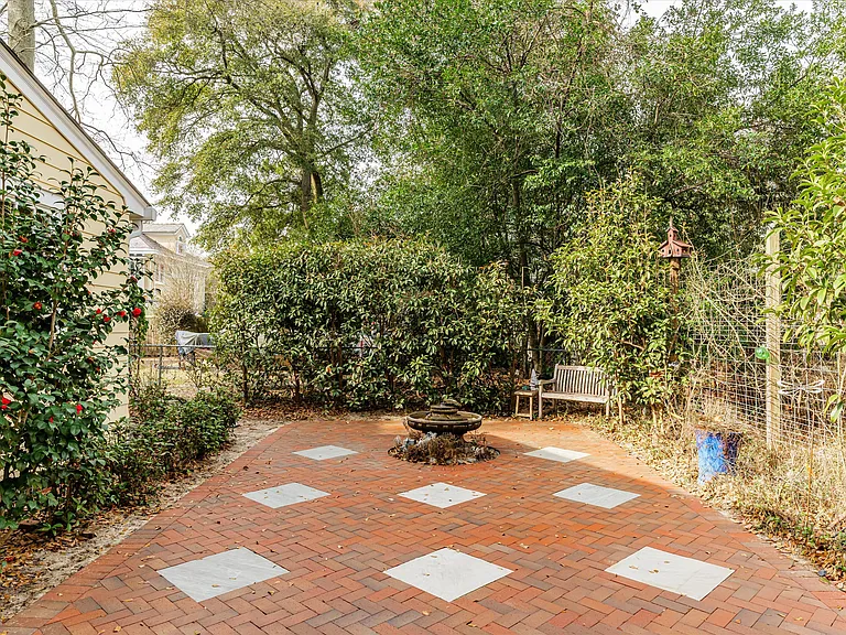 2509 Bellevue Ave — Photo 37