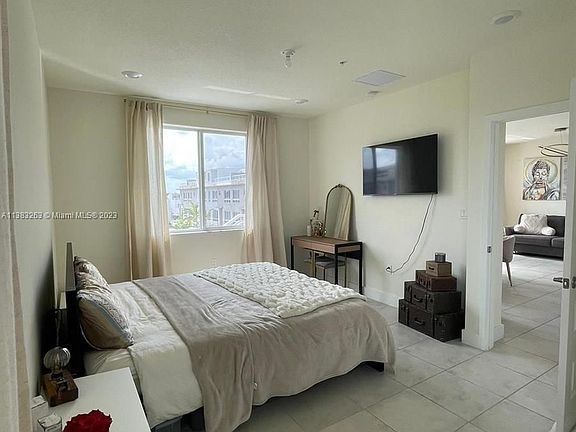 4th image of 6425 NW 103rd Pl #305