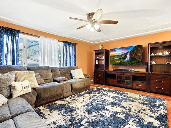 2nd image of 412 E 78th Pl