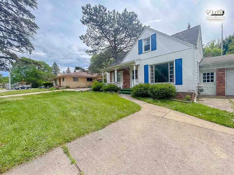 1909 Welch Blvd — Photo 1