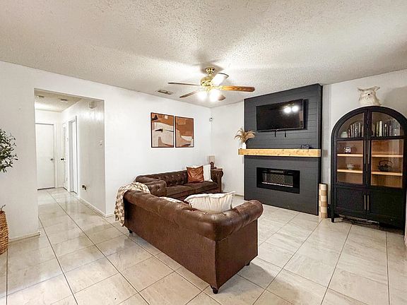 3rd image of 12907 Blackfoot Dr