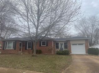 900 Cedar St, Washington, MO 63090