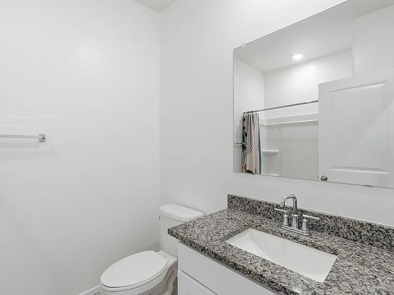 1575 E Fletcher Dr — Photo 25