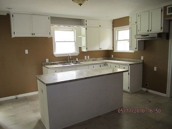 3rd image of 3932 Lakeshore Dr