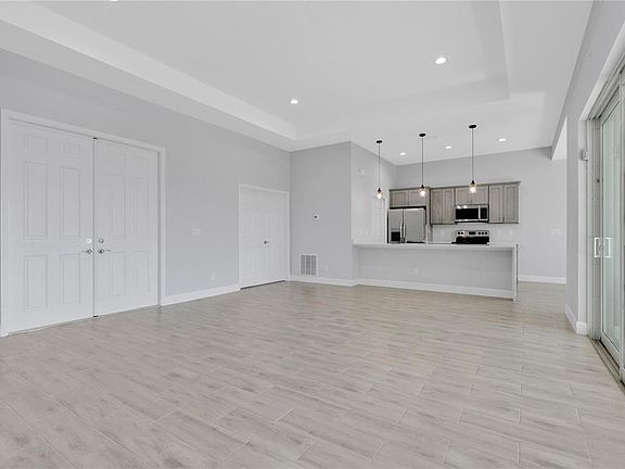 3rd image of 1306 NE 2ND AVENUE