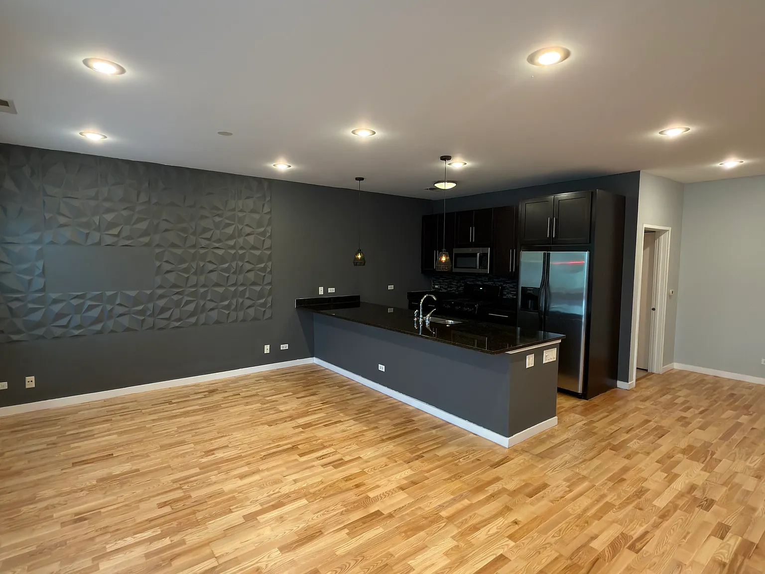 2 bed, 1392 sqft, $2,750 — Photo 2