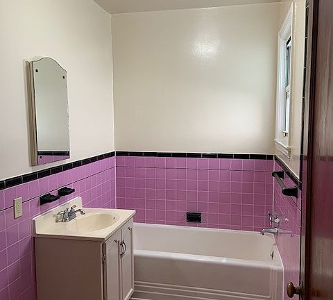 3rd image of 953 Easton Ave