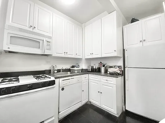 Rented by Bond New York | media 10