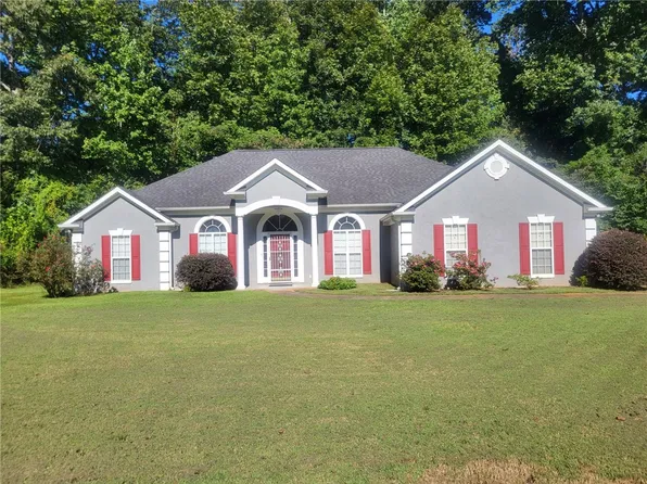 2415 Lismore Dr, Valley, AL 36854