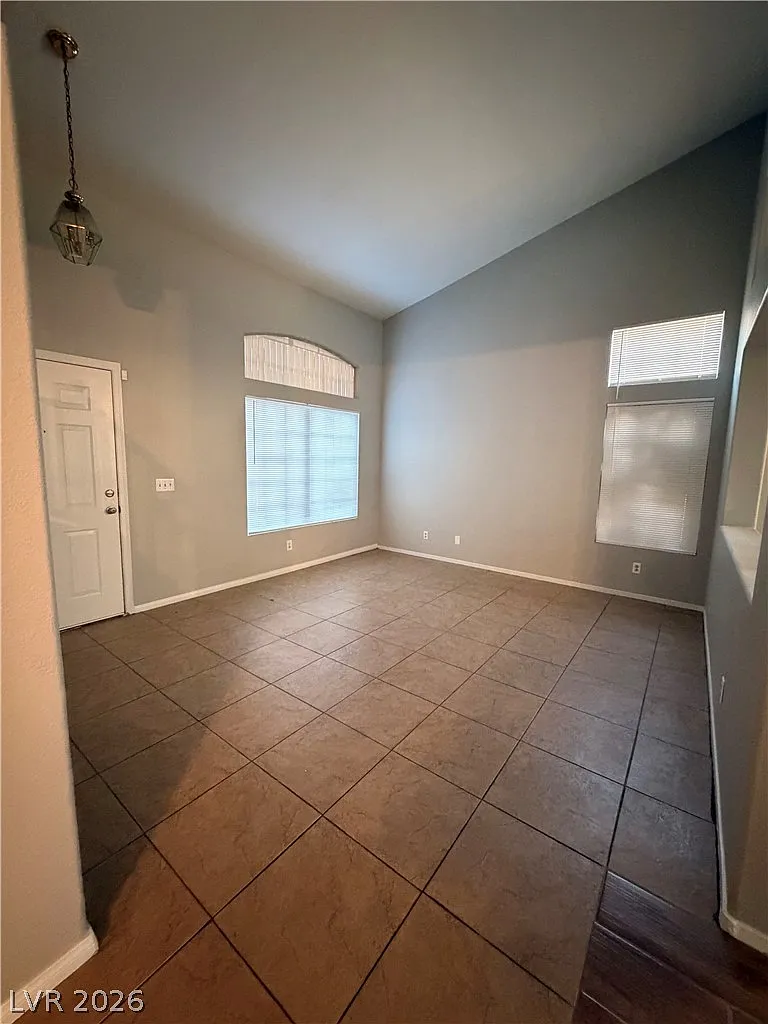 4 bed, 2.5 bath, 1789 sqft, $2,150 — Photo 2