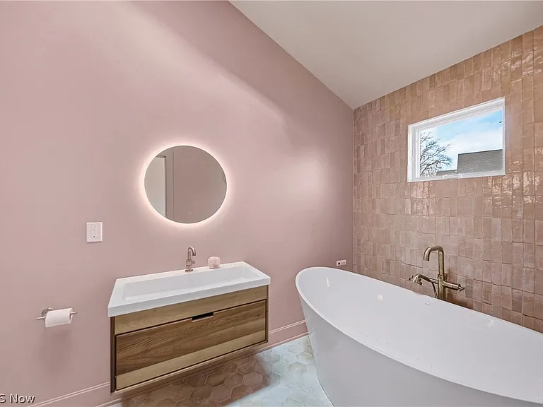 1440 W 57th St — Photo 36