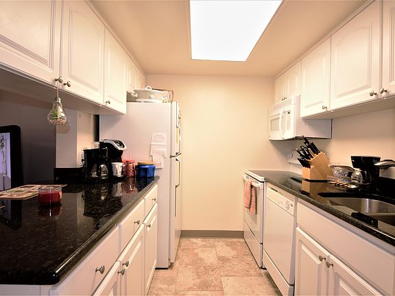 3rd image of 179 Seaport Blvd #179