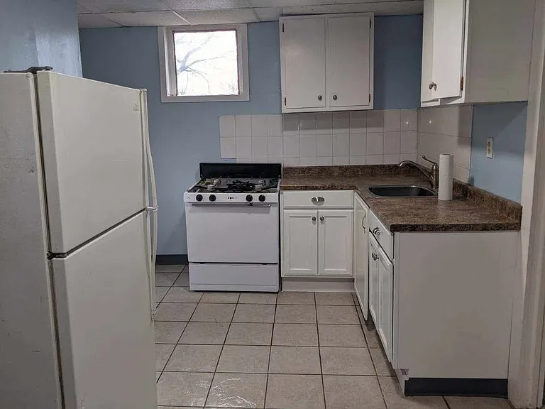 628 E 6th St #3 — Photo 1