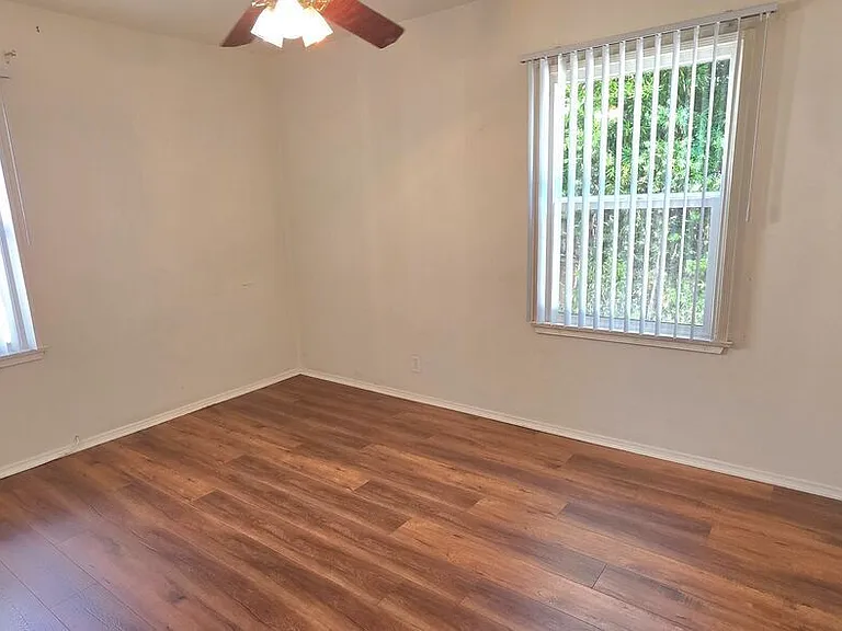 5444 Hermitage Ave — Photo 6