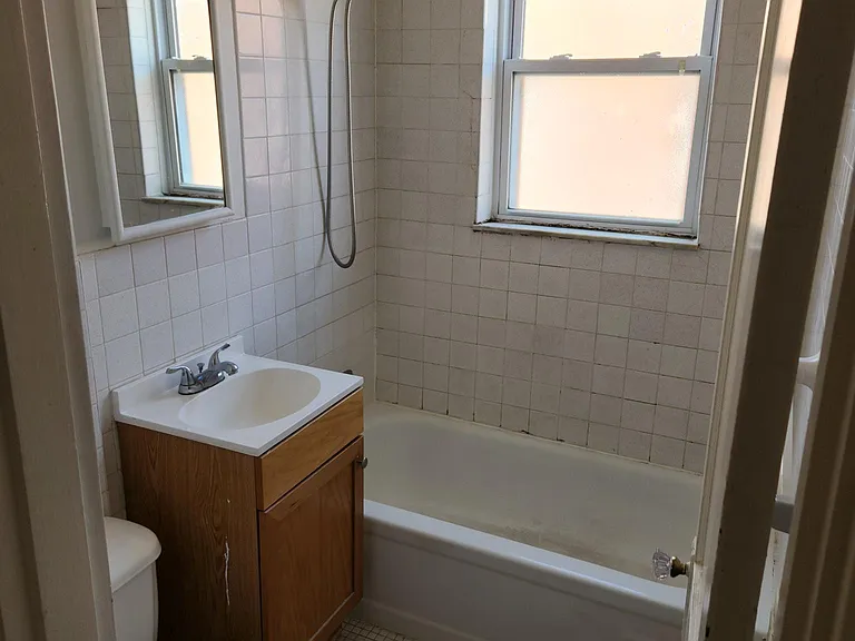 5239 Bancroft Ave — Photo 7