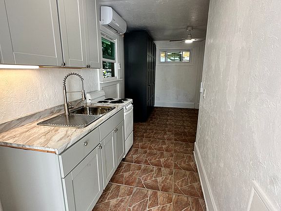 4th image of 1037 12th St N #C