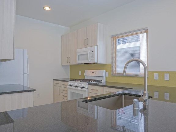 3rd image of 113 Morningside Dr SE