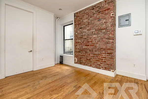 Rented by EXR | media 10