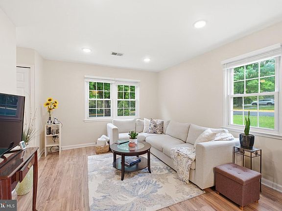 5th image of 7709 Matisse Way