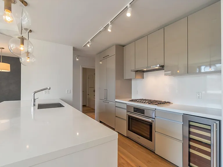 1450 Franklin St #505 — Photo 7