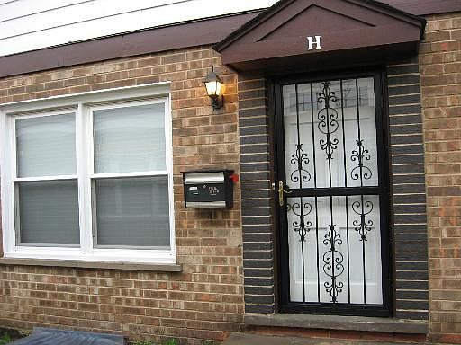 1st image of 2020 W Lunt Ave Unit H