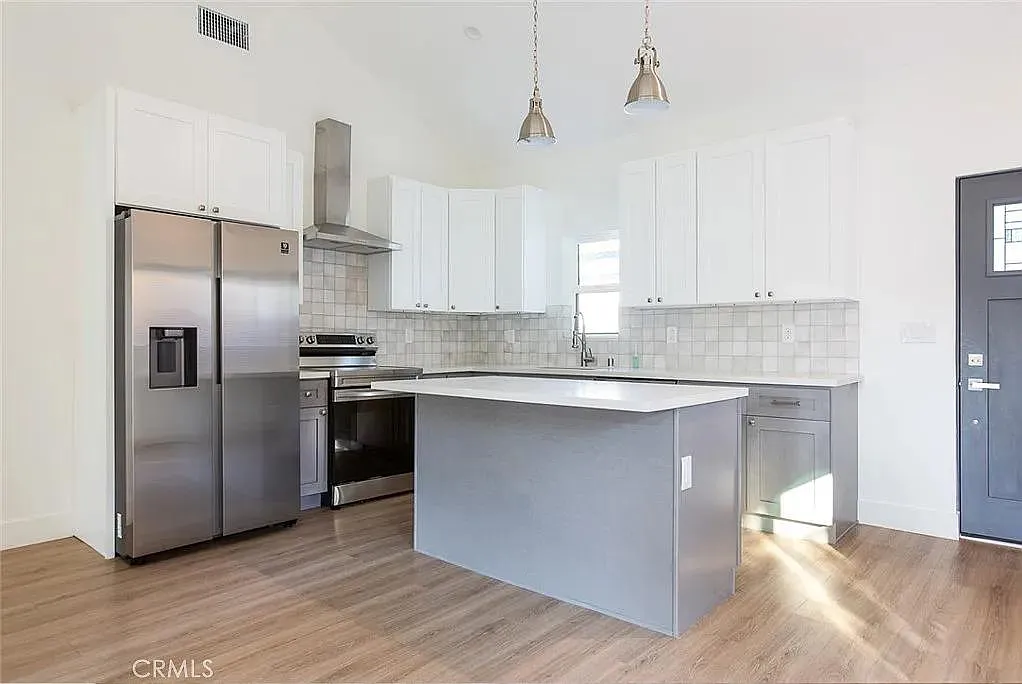 3 bed, 1200 sqft, $3,900 — Photo 3