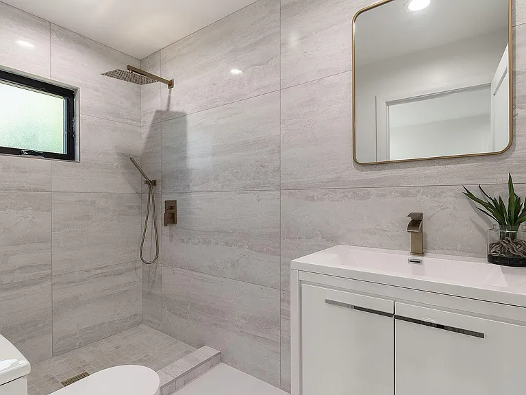 622 N Gardner St — Photo 21