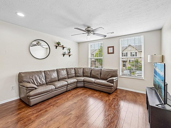 3rd image of 312 Oxford Oak Dr