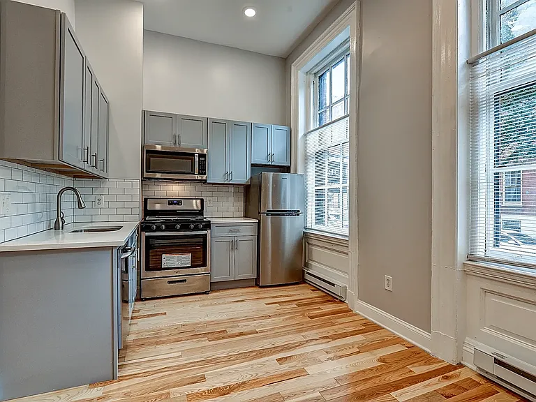 Spruce Street Apartments — Photo 19