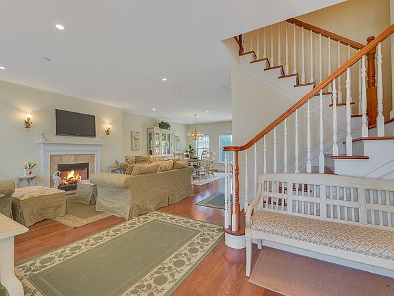 3rd image of 5 Savannah Ln N