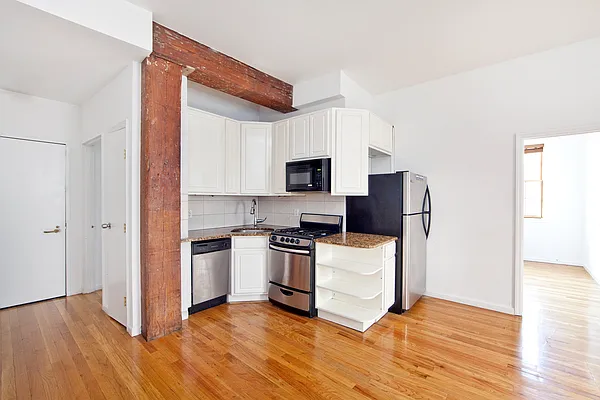 Rented by R New York | media 15